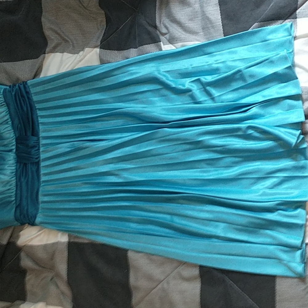 Dress - Picture 2 of 2